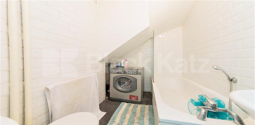 			HEATING & HOT WATER INCLUDED, Studio Apartment, 1 bath, 1 reception Apartment			 The Grampians, Shepherds Bush Road, SHEPHERDS BUSH